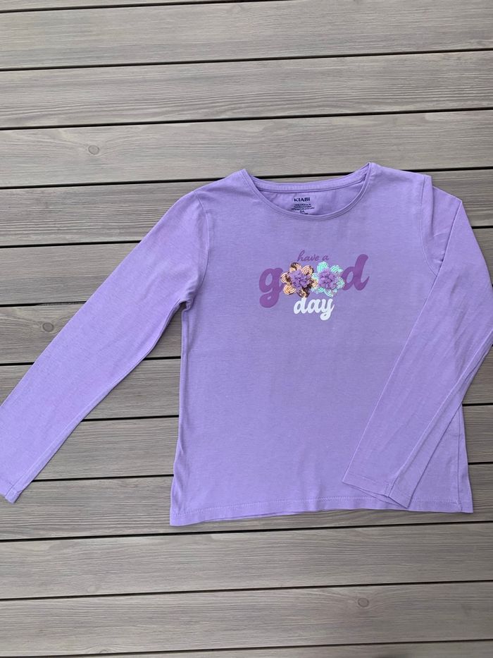 Teeshirt manches longues 8 ans. Paillettes.