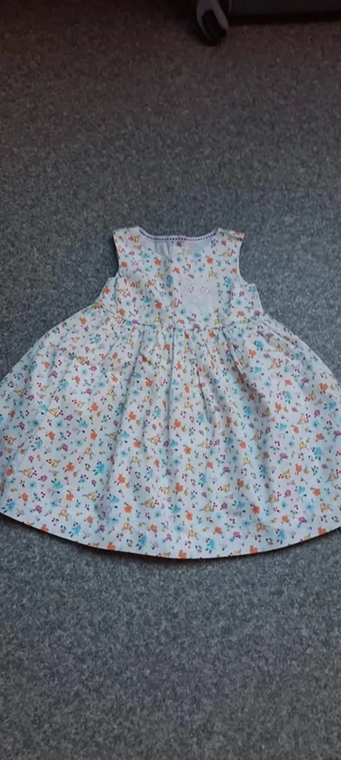 Robe 👗 neuve taille comme un 18/24 mois 
Marque Early day