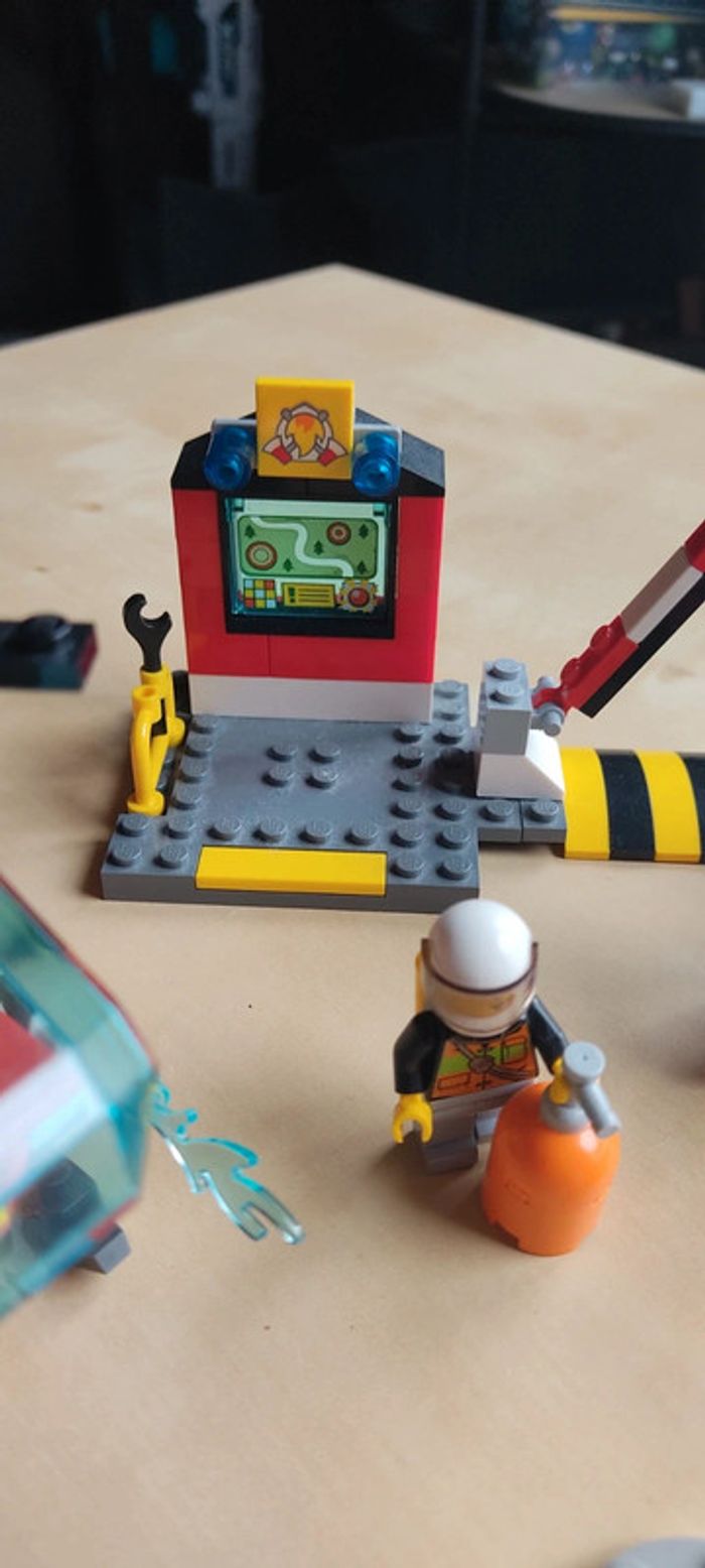 Lego city sauveteur hélicoptère et moto centre de contrôle - photo numéro 4