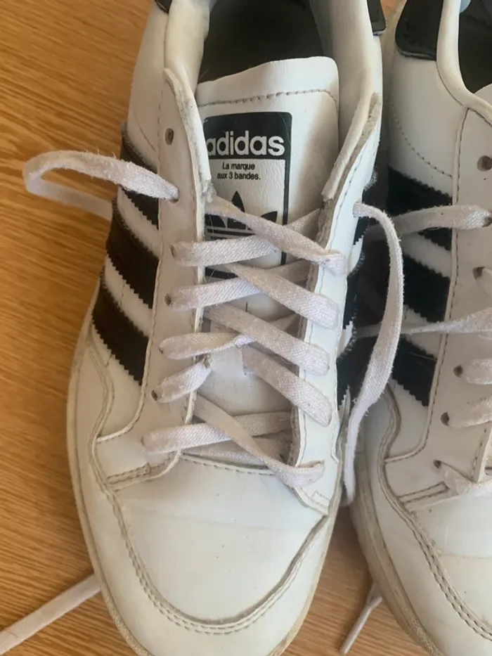 Basket Adidas taille 36 blanche bande noir - photo numéro 2