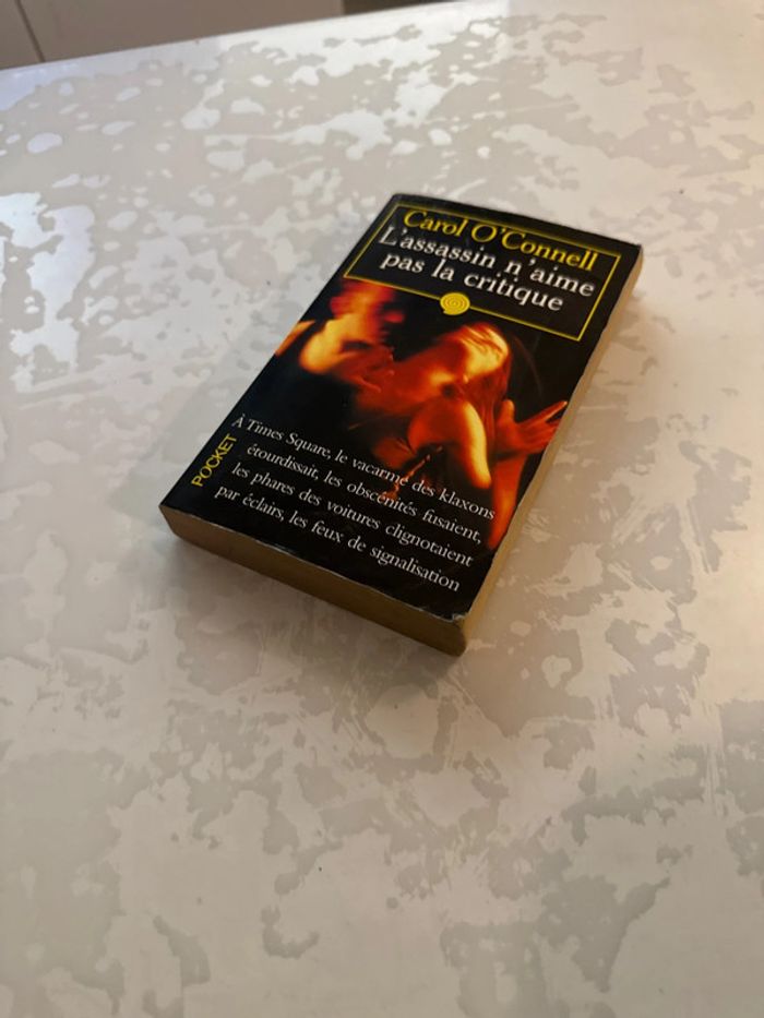 Livre l’assassin n’aime pas la critique - Carol O ‘ Connell - photo numéro 3