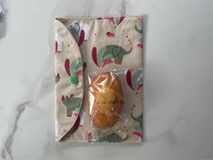 Jolie pochette doublée pour papiers goûter maquillage ou autre éléphant - photo numéro 6