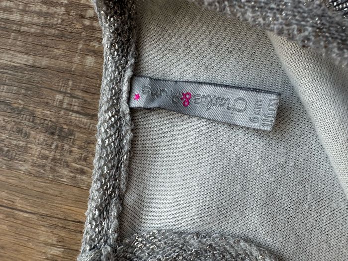 - Pull Charlie & Prune - 6 ans - Très bon état, tache sur le bout de la manche - photo numéro 2