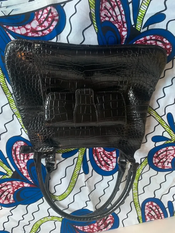 Sac à main noir vernis chic imitation croco 6 poches neuf - photo numéro 4
