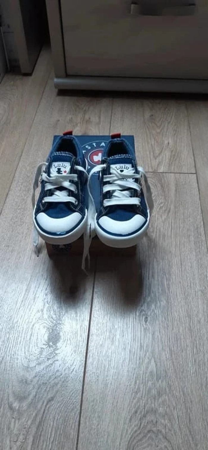 Chaussures basses / baskets en toile lulu castagnette pointure 28 en très bon état - photo numéro 2
