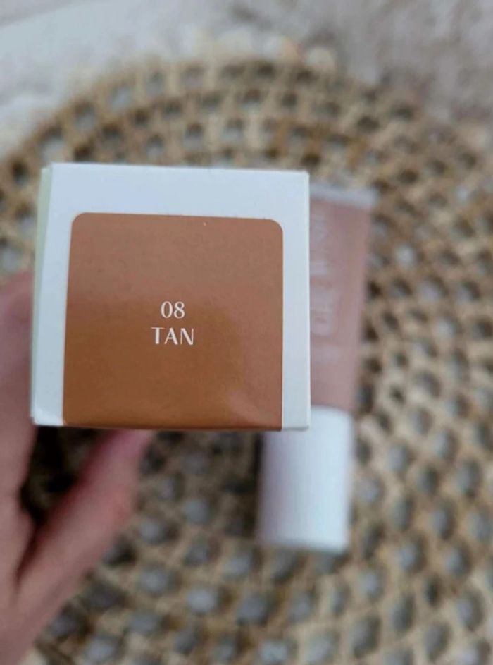 Fond de teint + pinceau Huda Beauty neuf - photo numéro 5