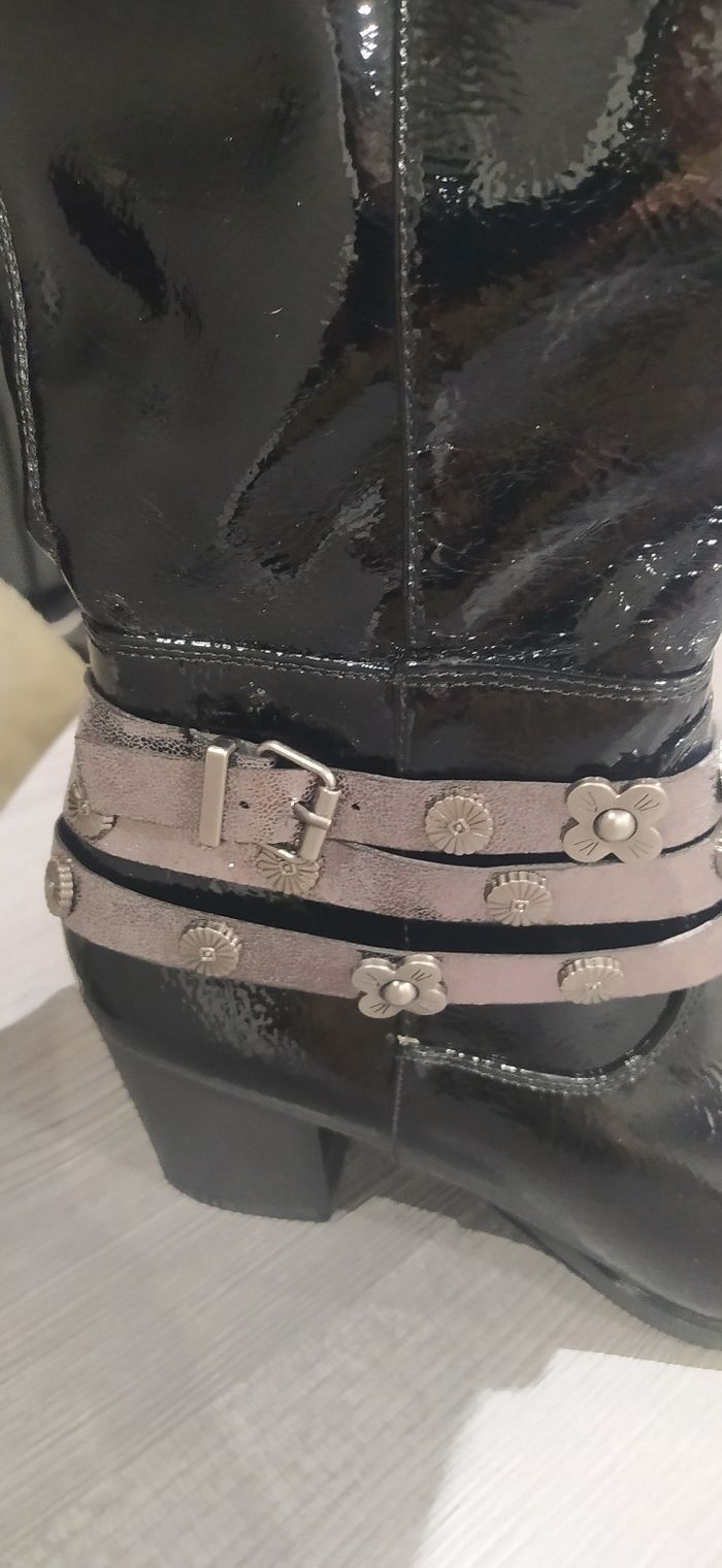 Bottes  hautes  noires vernies  p 37 - photo numéro 2