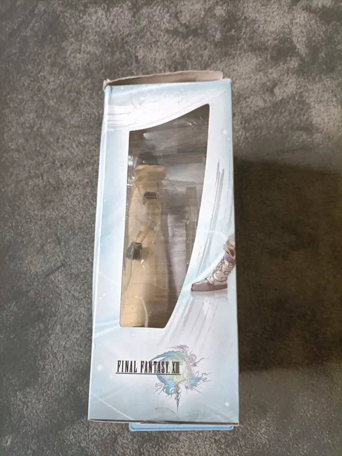 Final fantasy play arts snow Villiers - photo numéro 4
