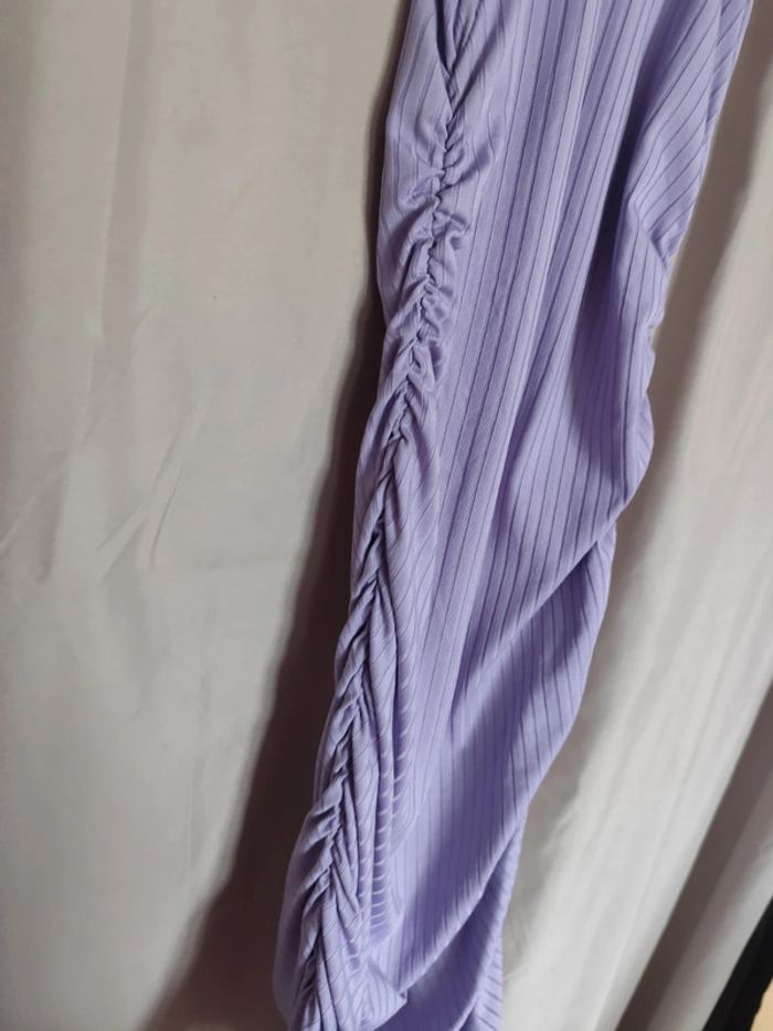 Robe plissée sur les côté - photo numéro 2