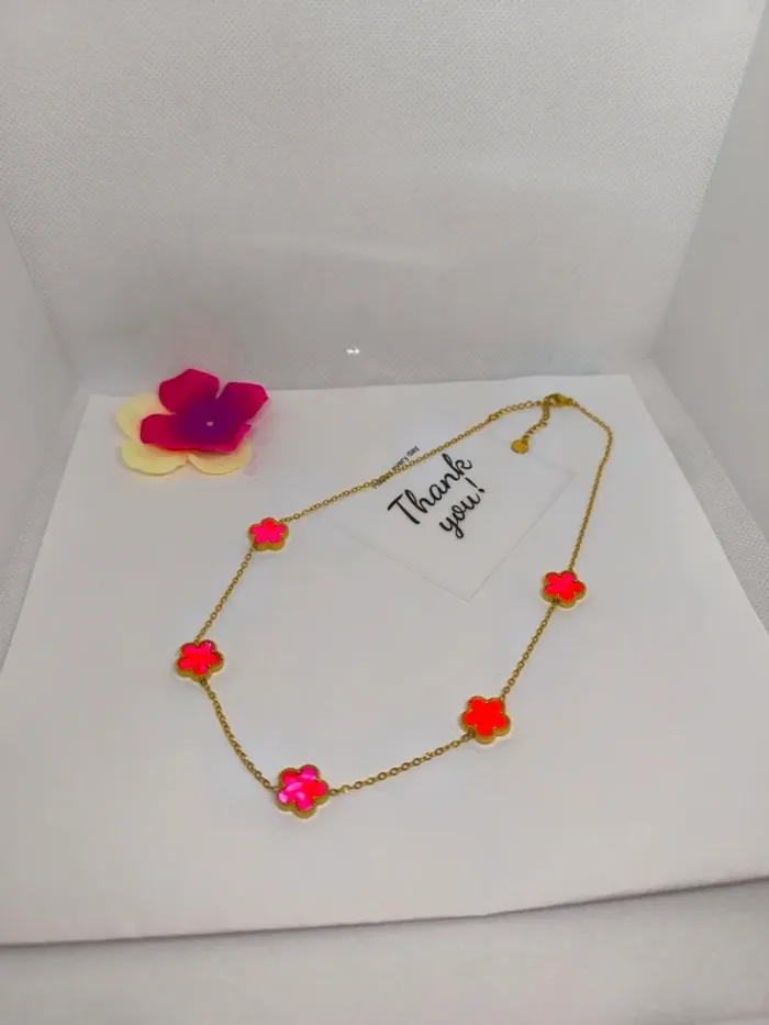 Collier doré avec trèfles roses fushia nacrés - photo numéro 4
