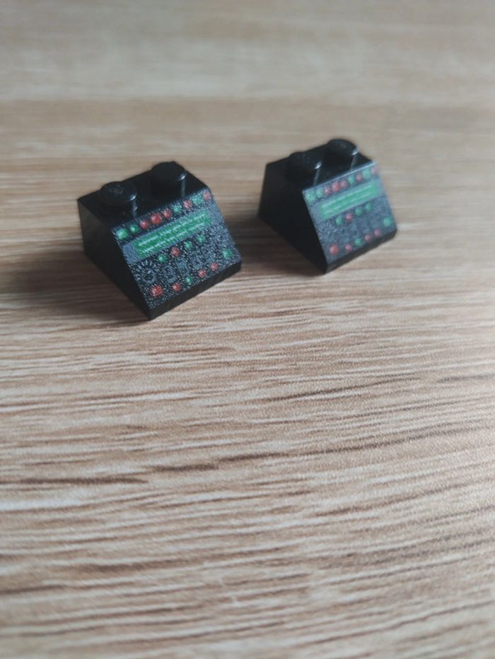 Lego lot 2 tuiles pente 2x2 réf 3039pb048 - photo numéro 4