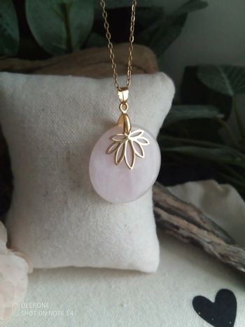 Collier pierre de quartz rose et lotus en acier inoxydable