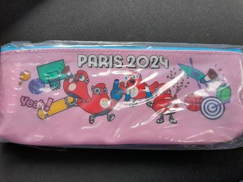 Trousse rose Paris 2024