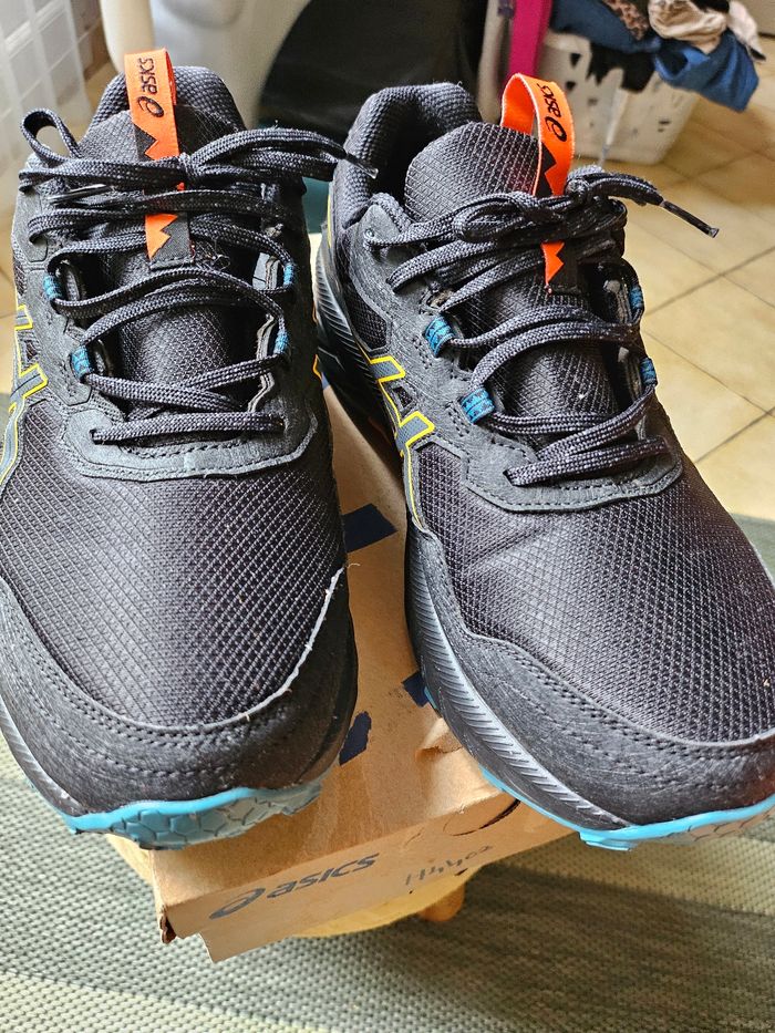 Superbes Shoes running/Taille Asics - photo numéro 3