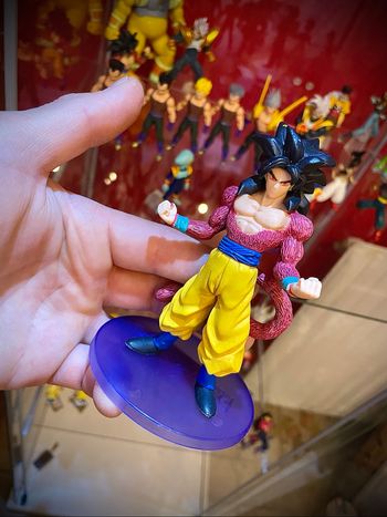 Figurine dragon ball Goku ssj4