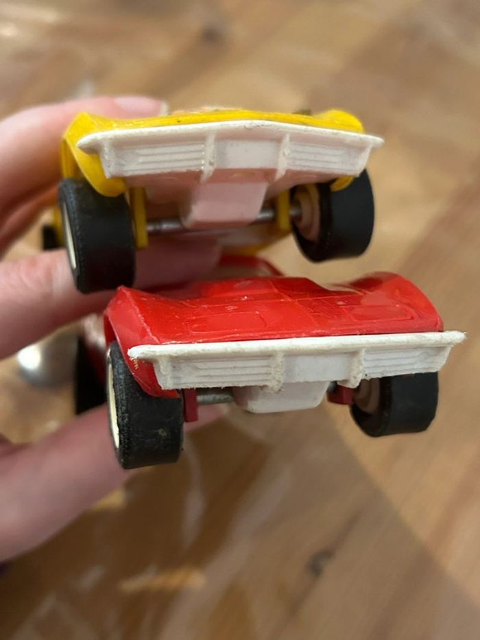 Lot de 2 anciennes chevrolets corvette Tonka en plastique  jaune et rouge 1/24 1970 - photo numéro 16