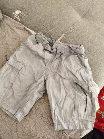 Short garçon taille 6 ans / 116 cm .