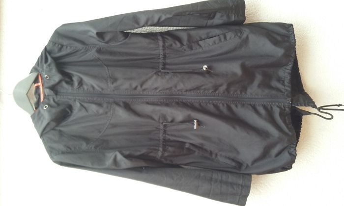 Coupe-vent Parka in a pocket