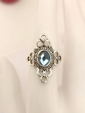 Bague fantaisie métal argenté et pierre bleue