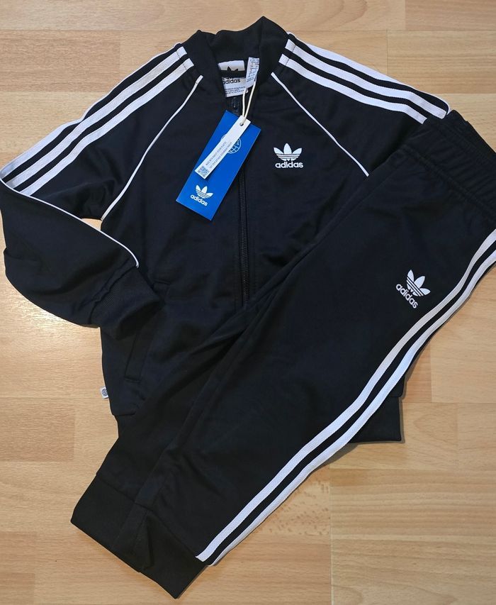 (Neuf non porté) 🏷🤩🥰  superbe survetement ADIDAS unisex 3 ans 🥰🤩