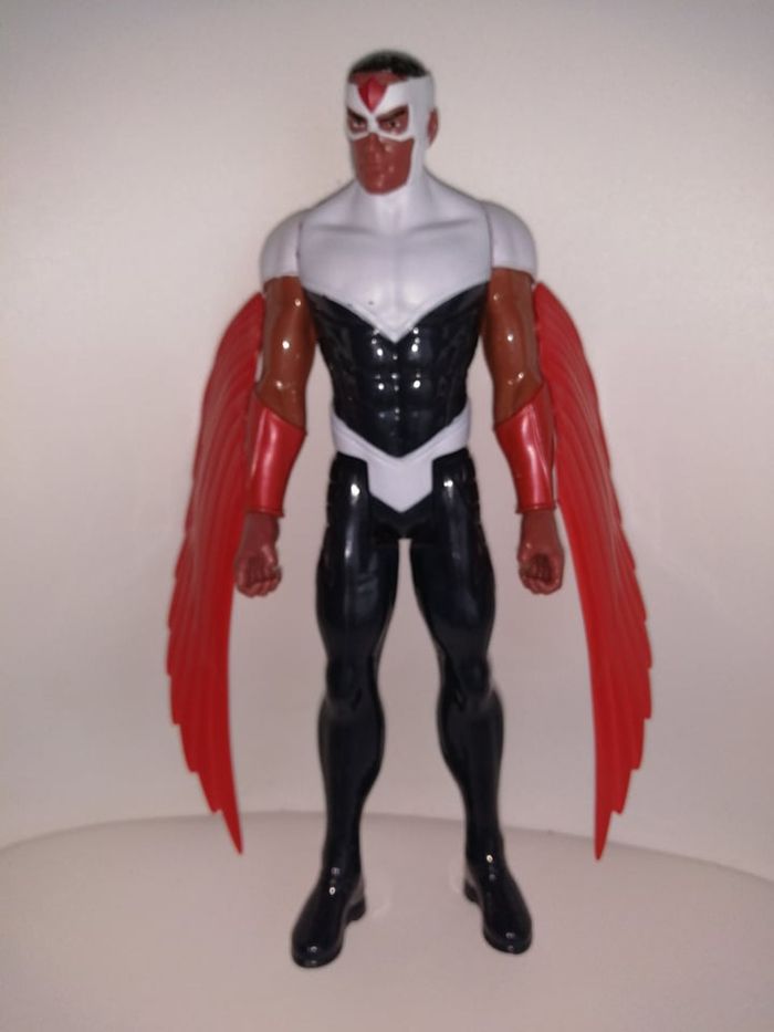 Figurine  Marvel's Falcon 30 cm