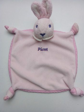 Doudou fille rose lapin marque picot