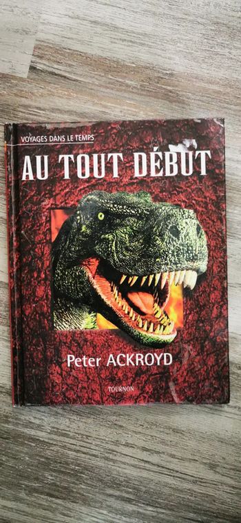Livre dinosaure au tout début