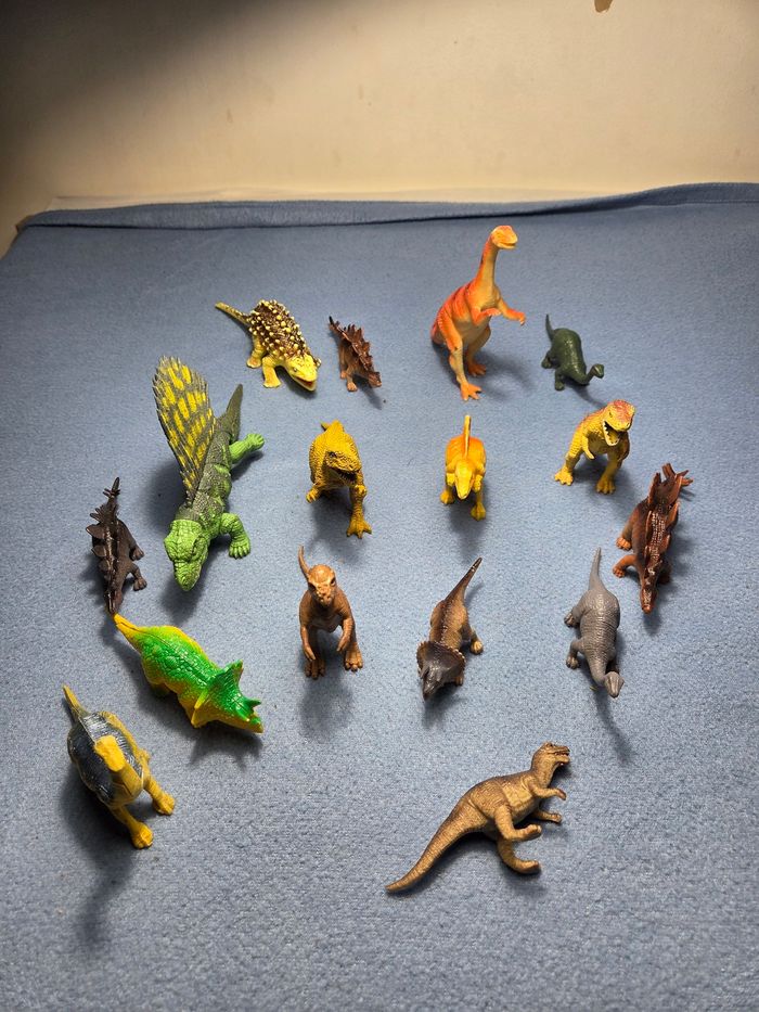 Lot de dinosaures enfants