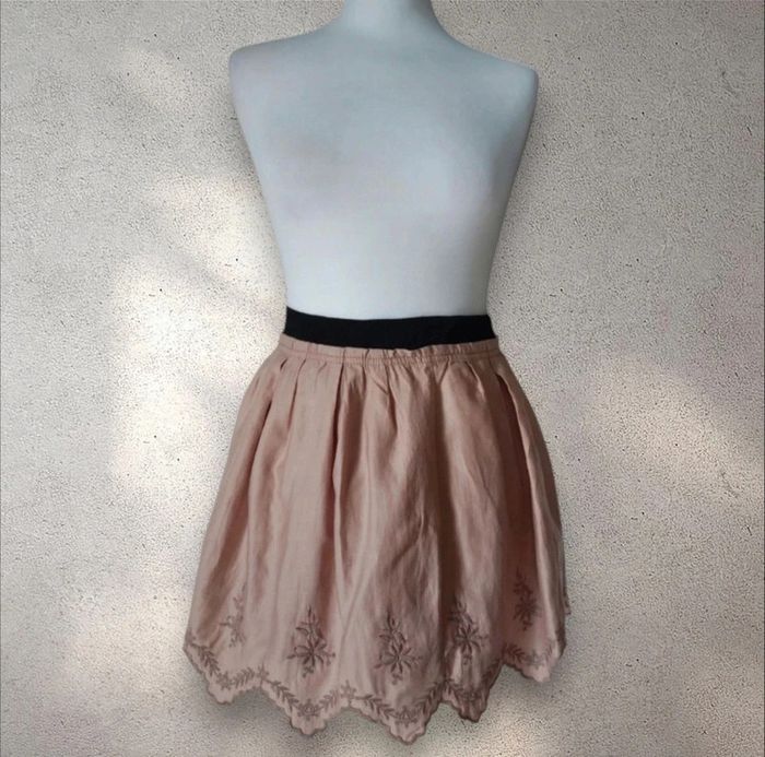 Jupe beige brodée taille élastique Zara 36