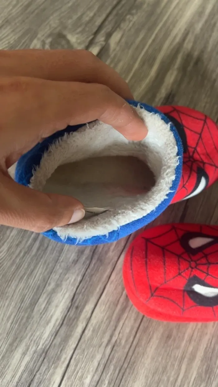 Chaussons Spiderman garçon taille 28 - photo numéro 3