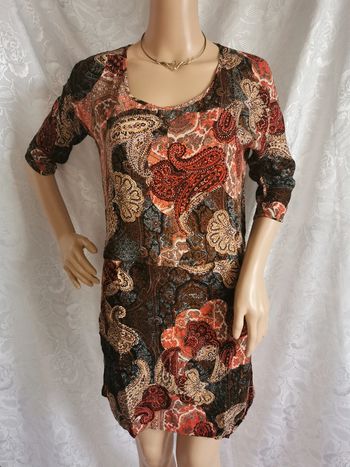 Robe. Noir - rouge. Taille 40 Mango