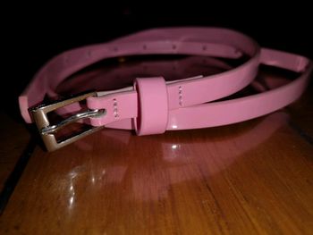 Ceinture rose vernie 78 cm