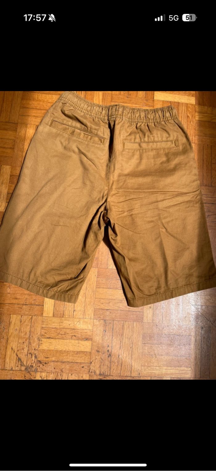 Short moutarde garçon, neuf sans étiquette, Kiabi, taille 36 - photo numéro 3