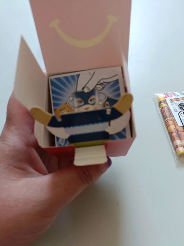 Lot crayon et jouet - photo numéro 2