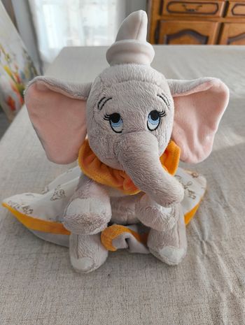 Doudou peluche dumbo