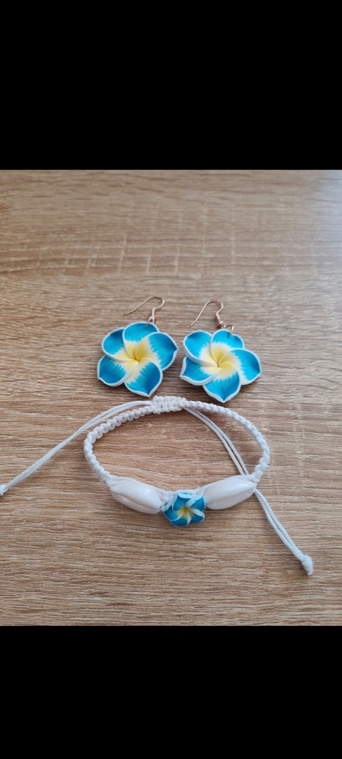 Bracelet plus boucles d'oreilles fleurs