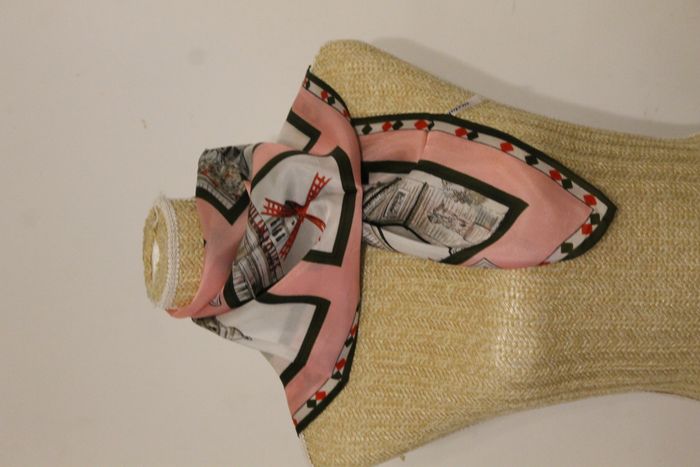 Foulard carré – Thème Paris – Rose - NEUF - photo numéro 2