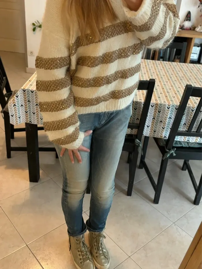 Pull tout doux avec sequins dorés. Taille unique - photo numéro 7
