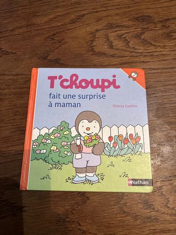Livre T’choupi fait une surprise à Maman
