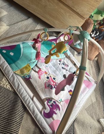 Tapis d’éveil et arche Tiny Love 