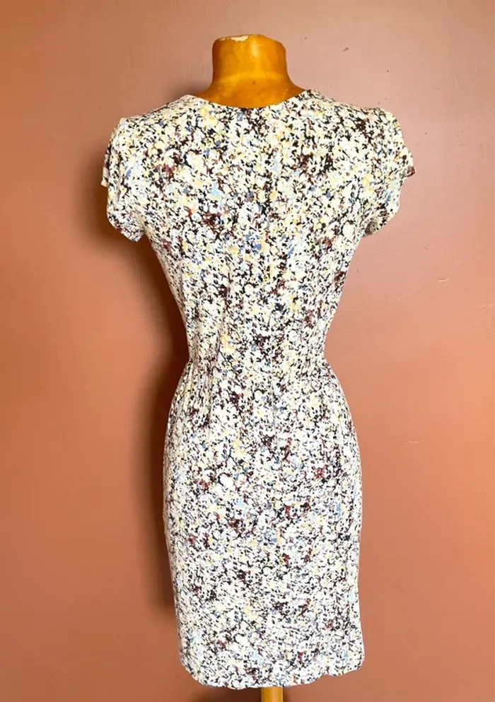 Robe fleurie avec détail noeud camel - photo numéro 2