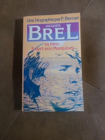 Jacques brel va bien. Il dort aux marquises