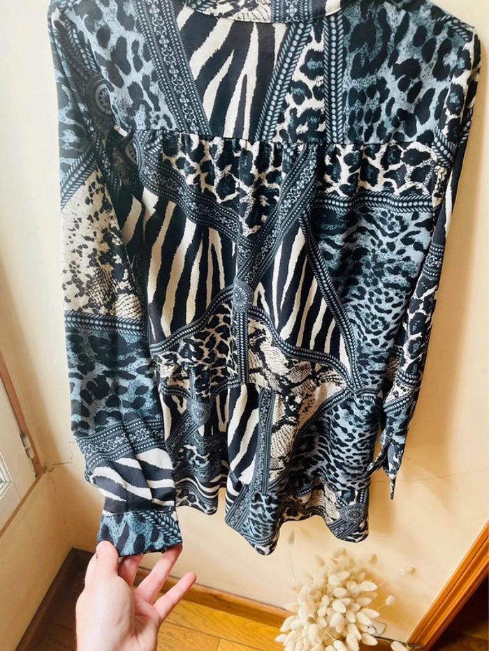 Sublime robe fluide décolleté en V manche longue à motif Lilie rose - photo numéro 7