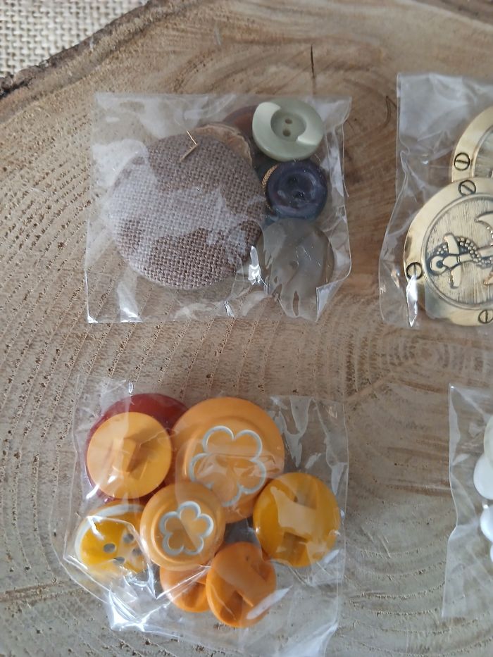 Lot de 4 sachets de boutons - photo numéro 2
