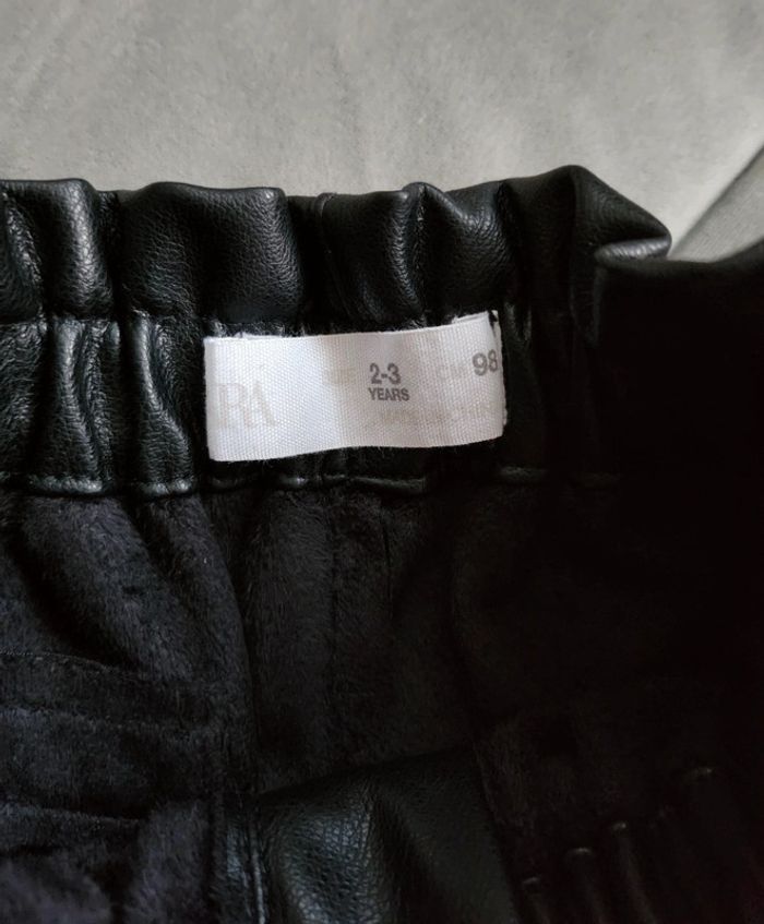 Pantalon chino simili cuir Zara - photo numéro 2