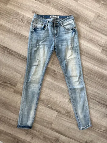 Jeans à trous