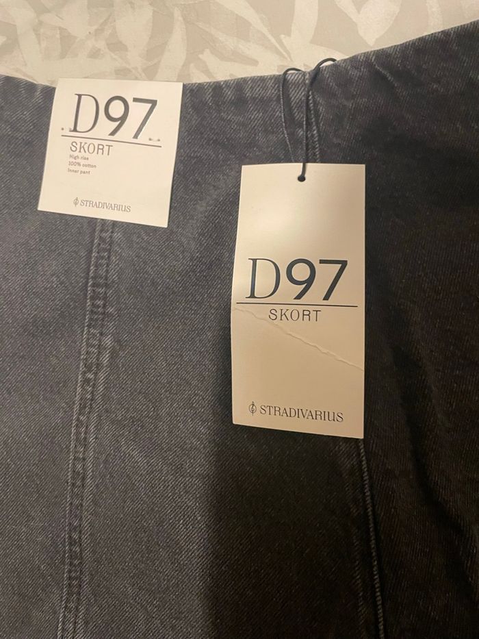 Jupe short noire en jean Zara neuve - photo numéro 6