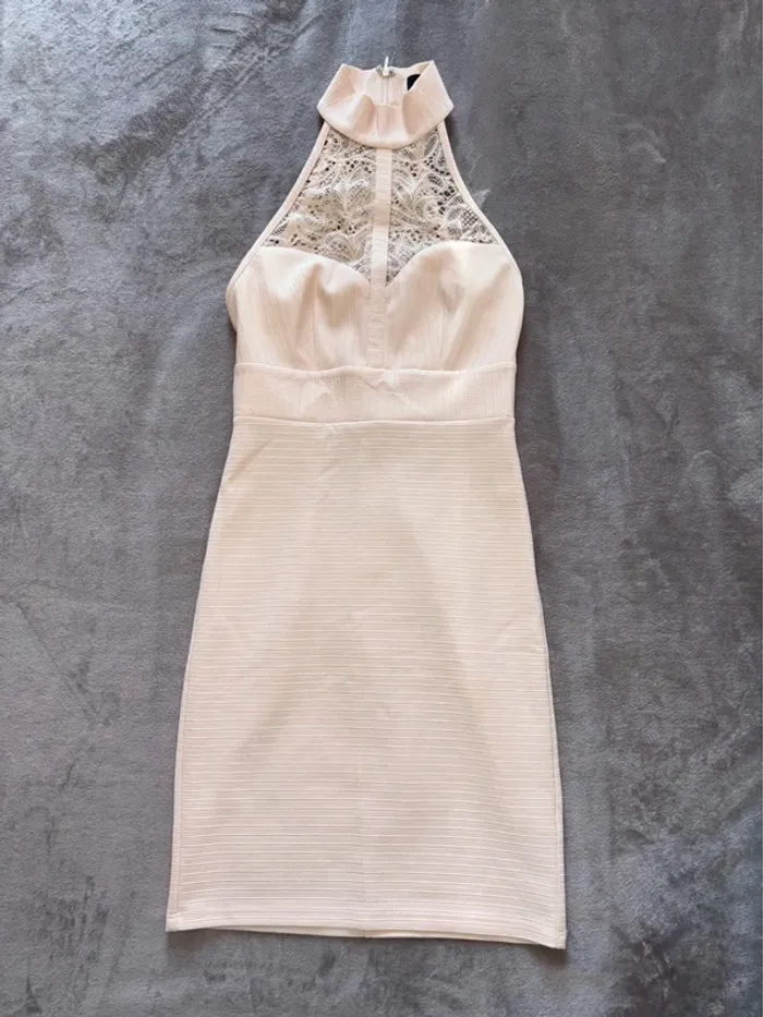 Robe femme new look taille XS couleur rose poudré en très bon état