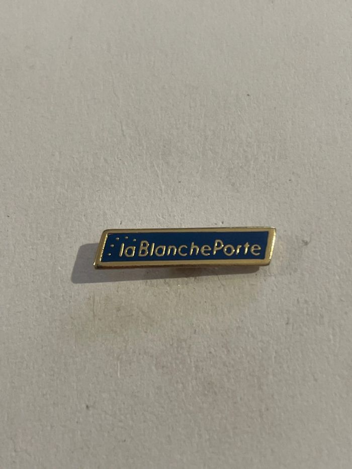 Pin's vintage La Blanche Porte Vpc Nord Pins Année 1990
