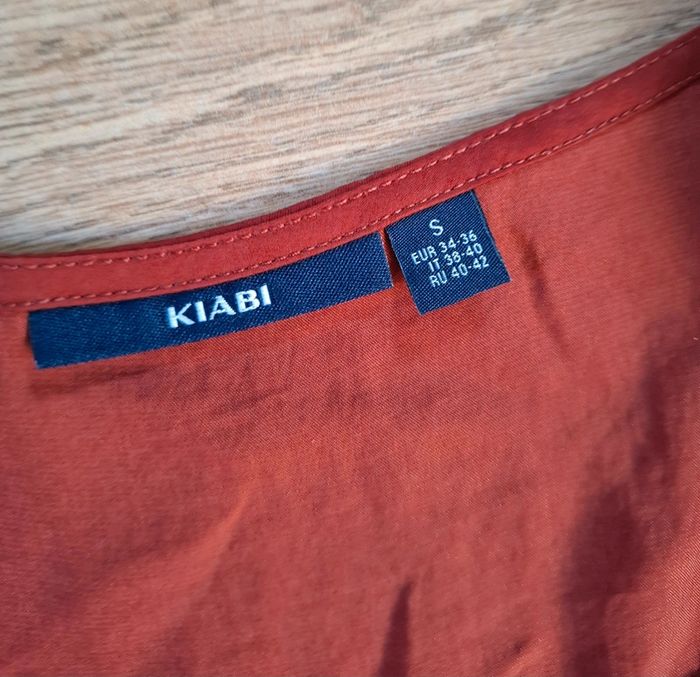 Blouse/Débardeur col V brique/terra cota kiabi taille S - photo numéro 5